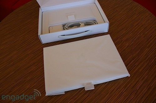 苹果一体成型MacBook新本实机曝光(图)