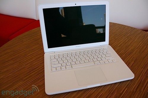 苹果一体成型MacBook新本实机曝光(图)