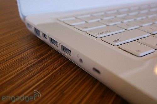 苹果一体成型MacBook新本实机曝光(图)