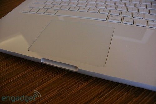 苹果一体成型MacBook新本实机曝光(图)