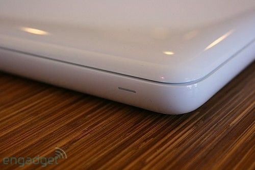 苹果一体成型MacBook新本实机曝光(图)