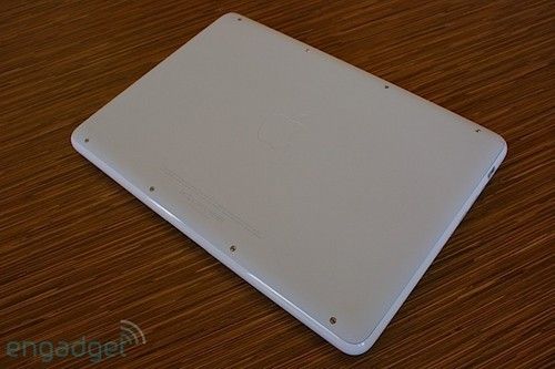 苹果一体成型MacBook新本实机曝光(图)