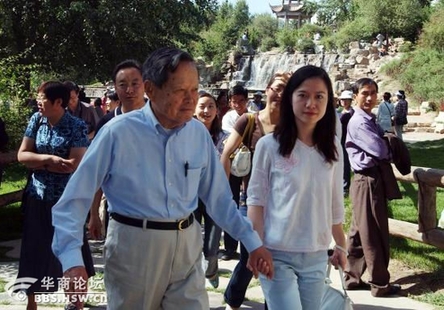 网友举证<em>杨振宁妻子</em>怀孕3个月是假新闻_宇众