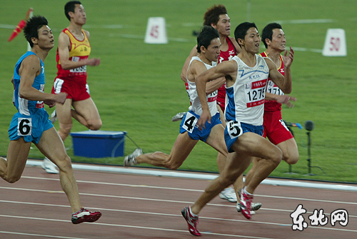 黑龙江省选手李明轩(1275号)在男子200米决赛中夺金.