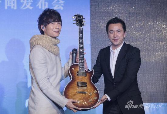 陈楚生正式签约华谊12月北京开个唱(组图)