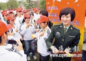 国庆阅兵式女兵当征兵宣传形象大使(组图)