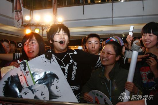 花儿乐队“花肢招展”预热演练秀火爆异常(图)