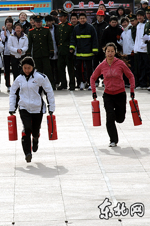 119消防日哈尔滨举行消防趣味体育竞赛 宣传消