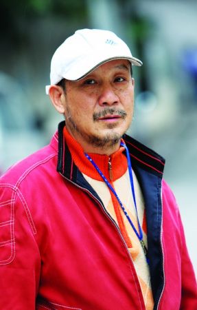 下岗厂长转型跑龙套 14年演50余部影视剧(图)