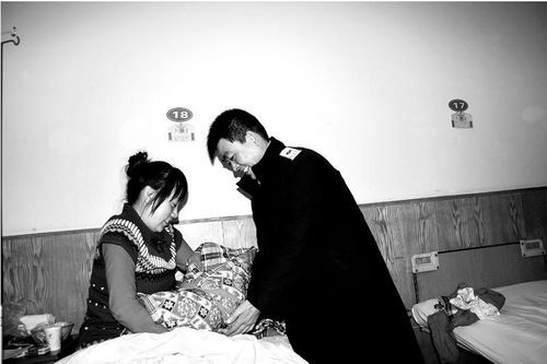 列车为临产孕妇急停1分钟 出生孩子取名铁生