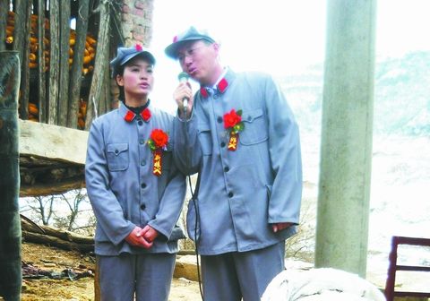 陕西延安首对大学生村官喜结良缘(图)