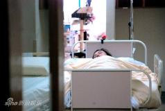 组图:胡静马来西亚喜得麟儿爱子重7斤2两