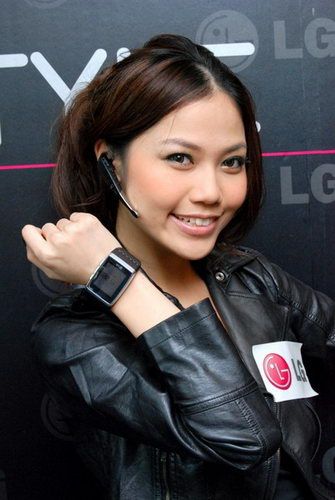 8888元港币 全球首款3G手表手机开卖