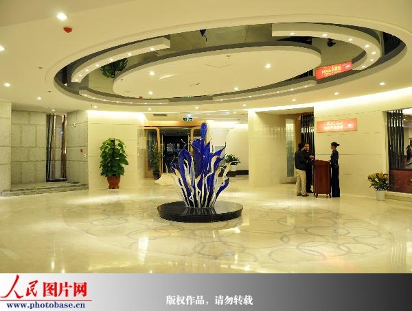 酒店使用大量太阳能节能灯具进行照明。 版权作品,请勿转载。