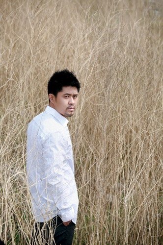 歌手张振宇再发新专辑 贺岁宣传两不误