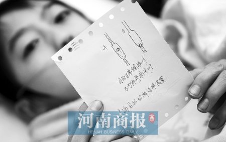 男孩病床上发明防回血输液器(图)