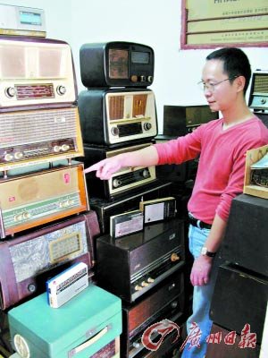 男子收藏3千部国产收音机 拟办博物馆(图)