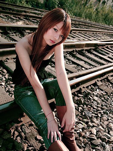 庆武广高铁开通 铁轨美女摄影精选