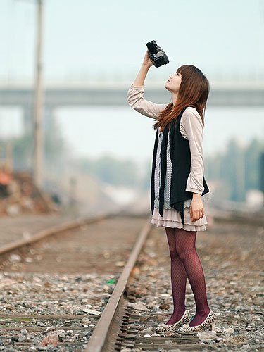 庆武广高铁开通 铁轨美女摄影精选