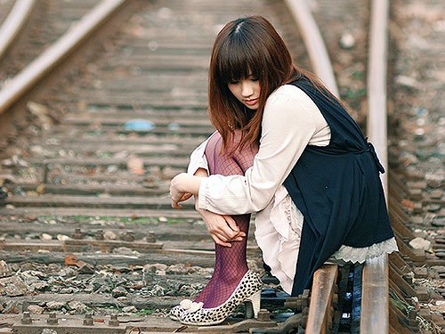 庆武广高铁开通 铁轨美女摄影精选