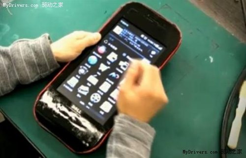 DIY牛人将DELL上网本改成10寸大号手机