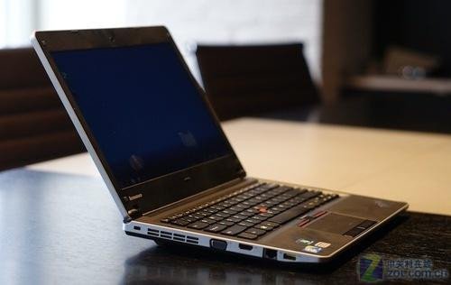 CES展品被偷拍 红色ThinkPad真机谍照