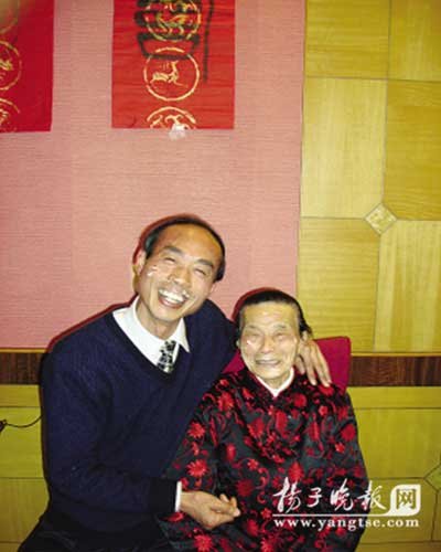 重症男子为母亲写感人随笔 印刷工边印边哭