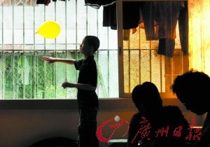 15岁少年15年来从不出门 医生称或患孤独症