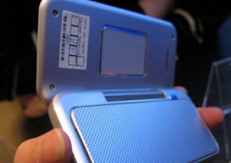 月底发布 MOTO后翻盖Backflip国内版亮相