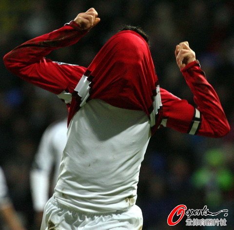 英超-阿森纳2-0擒苦主 枪王复出破门妖童首球