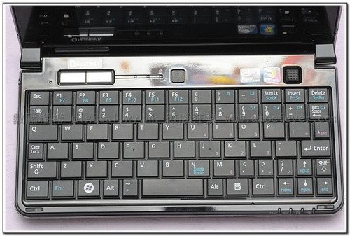 富士通5.6英寸便携掌上PC实机亮相(图)