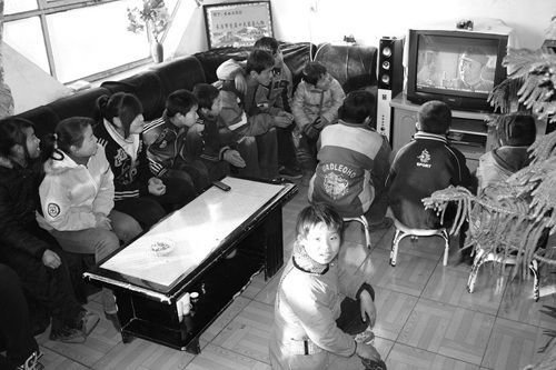 下岗工人借钱创办福利院收养38名孩子(图)