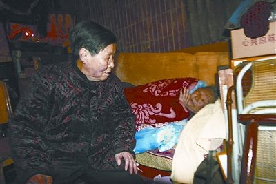 七旬太婆照顾八旬老人10年 报12年前恩情(图)