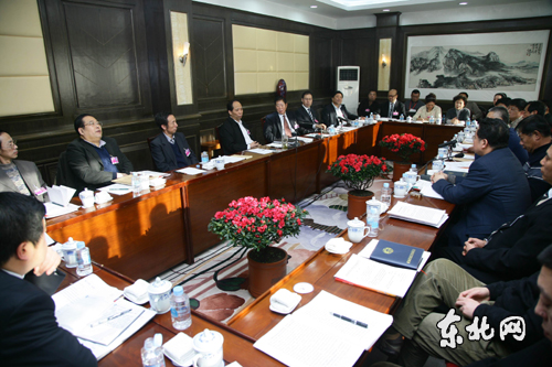 政协委员分组讨论省政府工作报告(组图)