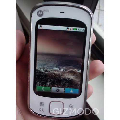 仅售2200元 MOTO触屏Zeppelin再亮相