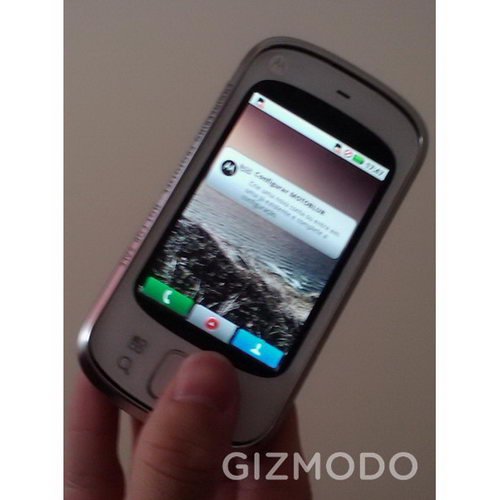 仅售2200元 MOTO触屏Zeppelin再亮相