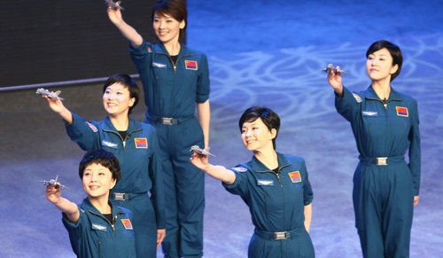 全民娱乐:新年春晚和笔记本的八卦谈