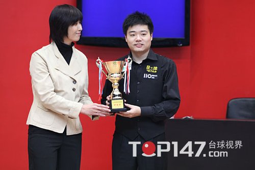 丁俊晖3次单杆过百13-6胜亨德利 获50万奖金