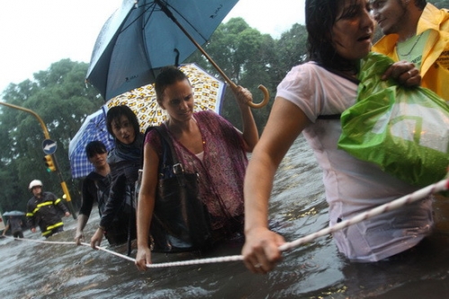 点击查看原图 阿根廷首都连遭暴雨交通几乎瘫痪(组图)