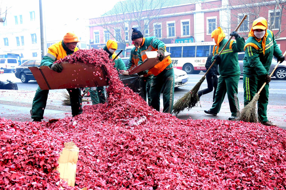 商家放炮炸出 千吨垃圾 (组图)-商家|放炮|垃圾-东
