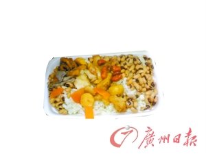 老太连续11年春节为乞丐派送盒饭(组图)