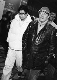 两个广告包袱没抖 赵本山春晚后台掌掴小沈阳