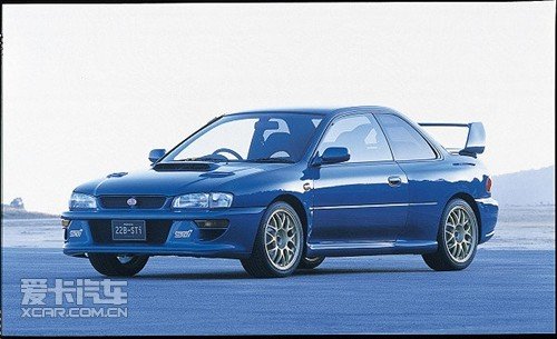 斯巴鲁翼豹22b-sti:在第四代sti车型的变化中,斯巴鲁还首次将翼豹车