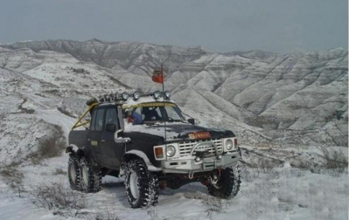 国内首部全地形6x6牛人自制越野车(组图)