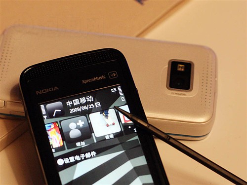诺基亚5800之兄弟5530港行版售1450元 -诺基