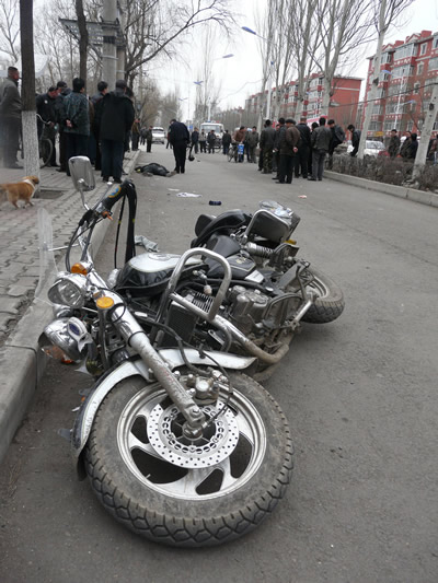 地明街一男子驾摩托撞路牙石身亡--牡丹江新闻