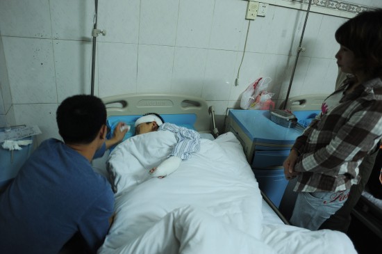 广东雷州16名被砍伤师生暂无生命危险