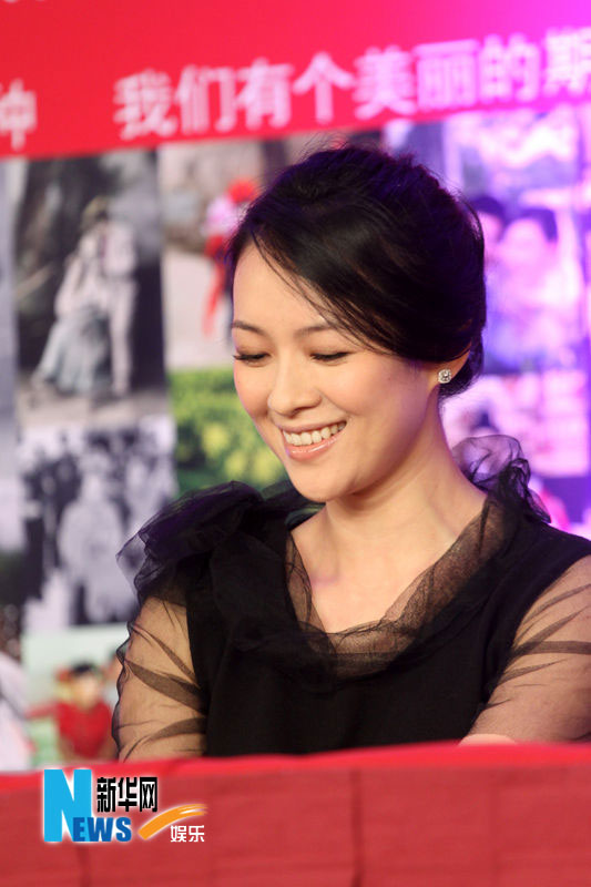 章子怡低调现身北京 不戴珠宝妆容很朴素