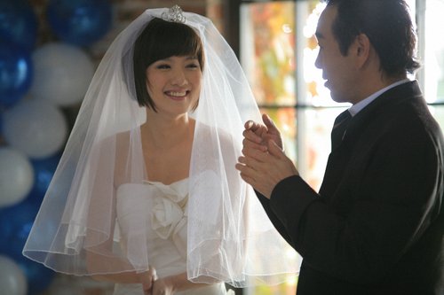 蒋小涵触电大银幕 《摇摆de婚约》演忘年恋