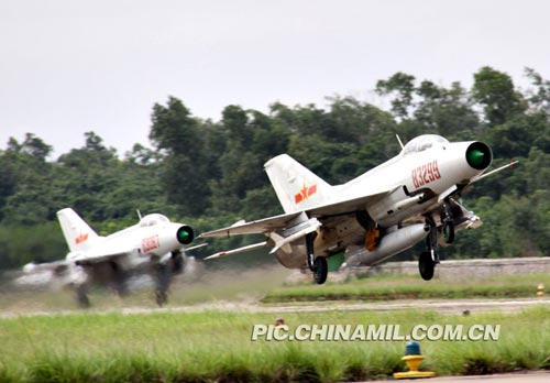 中国先进战机堪比美日 作战半径覆盖第一岛链